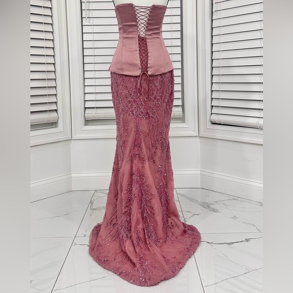 Elegant Pink Strapless Evening Gown - Picture 3 of 3